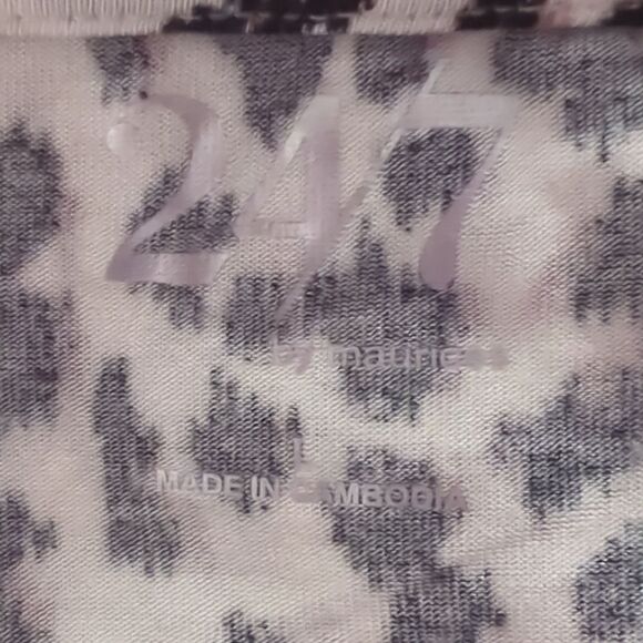 Maurices White Leopard Print shirt - Picture 5 of 5